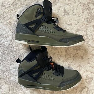 Jordan Men's Olive and Black Sneakers